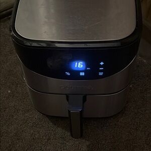 Gourmia Digital Air Fryer in Black and Silver